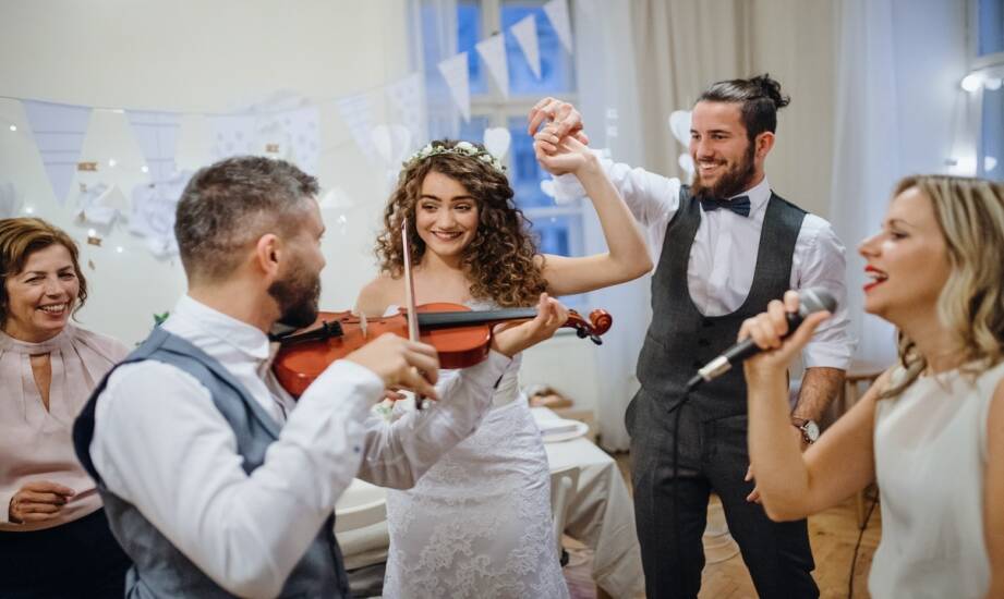 Oprawa muzyczna ślubu — pomysły i trendy na niezapomnianą ceremonię