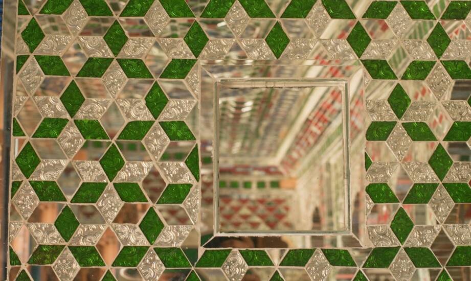 Płytki lustrzane — pomysły i zastosowania we wnętrzach krok po kroku
