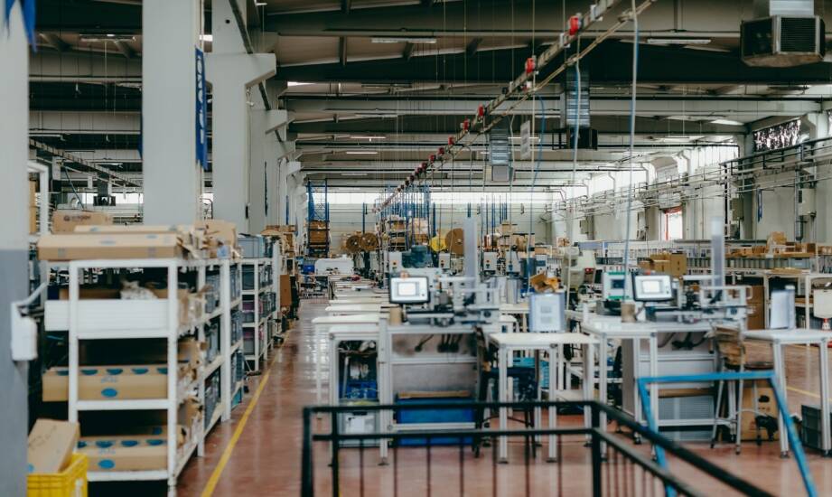 Linie produkcyjne: co warto wiedzieć na początek procesu zakupowego