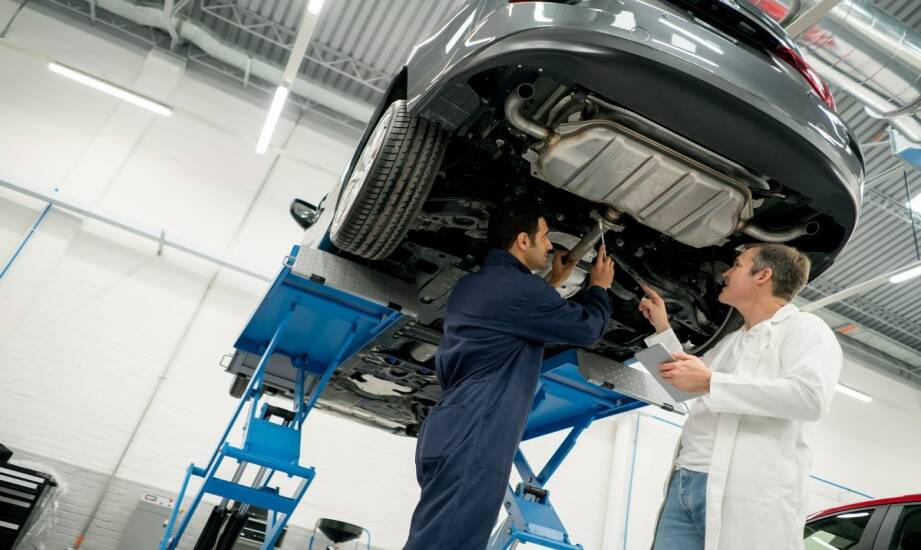 Serwis Mercedes: co warto wiedzieć o autoryzowanych naprawach i obsłudze