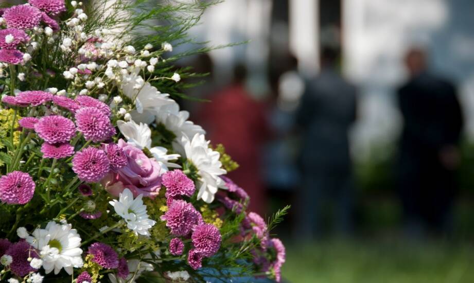 Organizacja pogrzebu — kluczowe kroki i porady przy wyborze usług ceremonii
