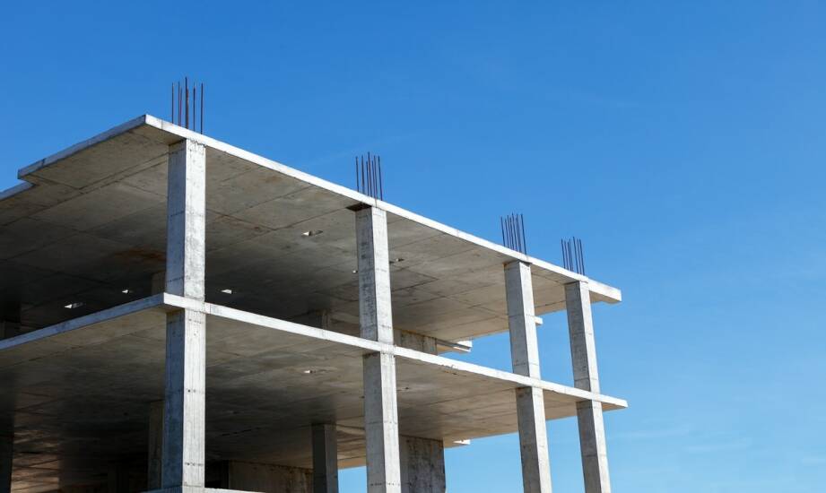 Beton architektoniczny — cechy, zastosowania i wybór materiału