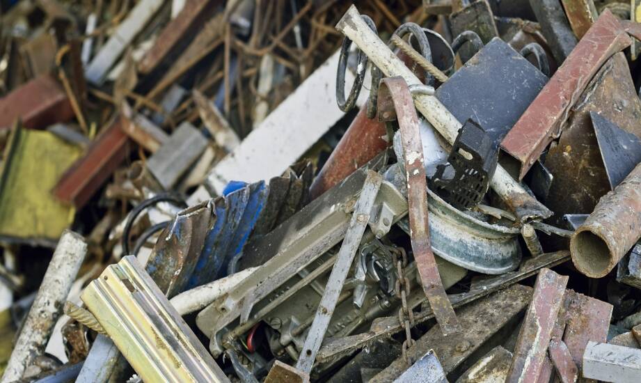 Skup złomu: co warto wiedzieć przed sprzedażą metali i surowców odzyskanych