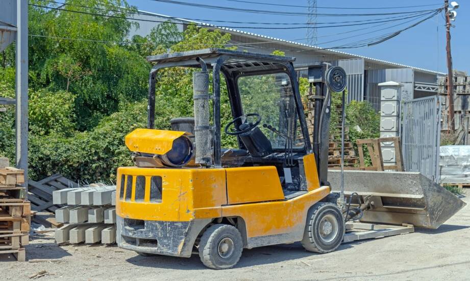 Wózki widłowe elektryczne: zalety, koszty i serwisowe wskazówki