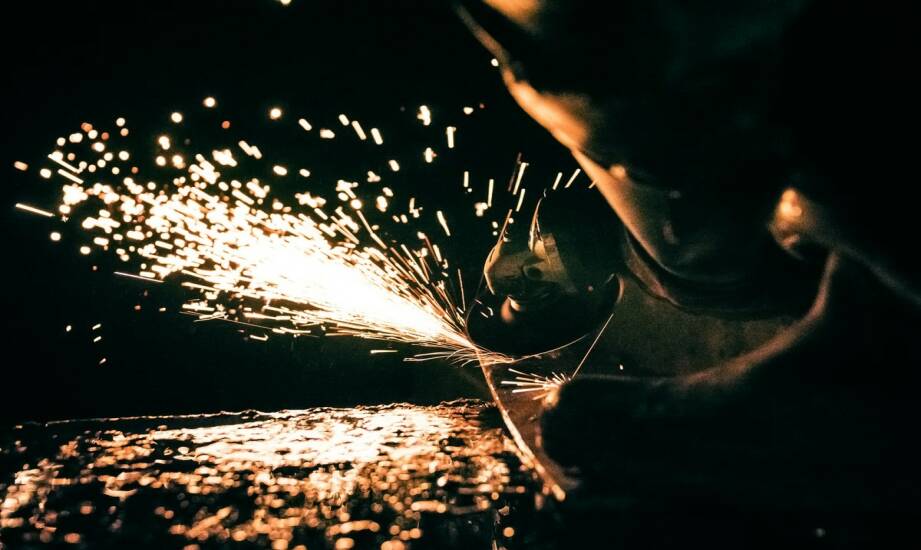 Odkuwka: co warto wiedzieć o procesie i zastosowaniach metalu