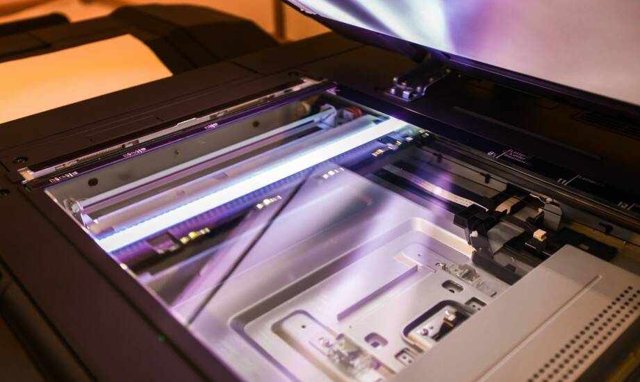 Lampy UV w sitodruku — jak wybrać i zastosować do druku sitowego