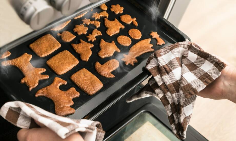 Blachy do pieczenia: jak wybrać najlepszą dla codziennego pieczenia