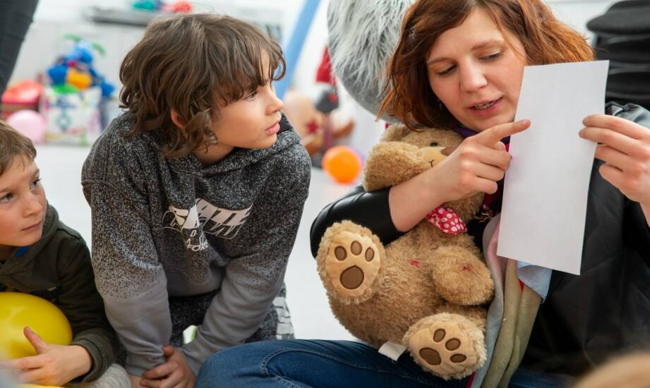 Wsparcie emocjonalne dzieci i młodzieży: praktyczne strategie dla rodziców