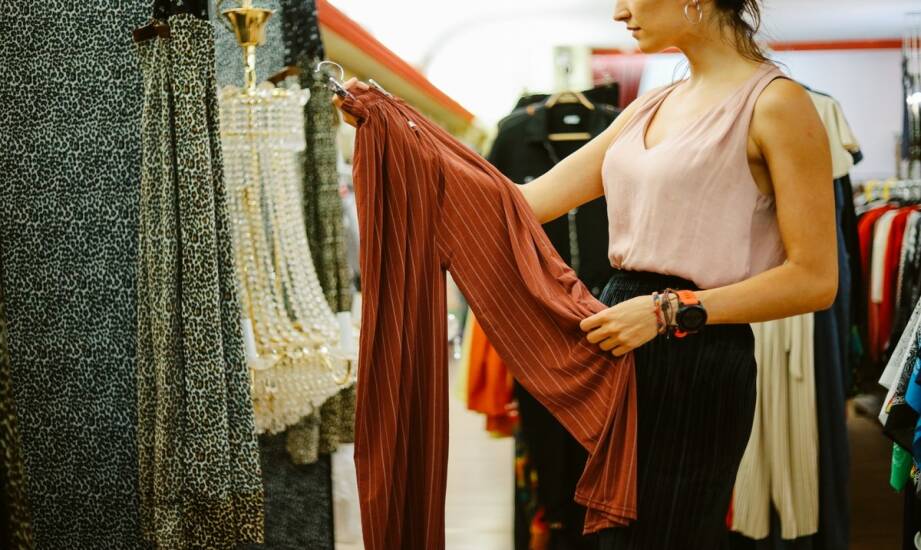 Ekskluzywna odzież damska: trendy, które przyciągają uwagę zakupową