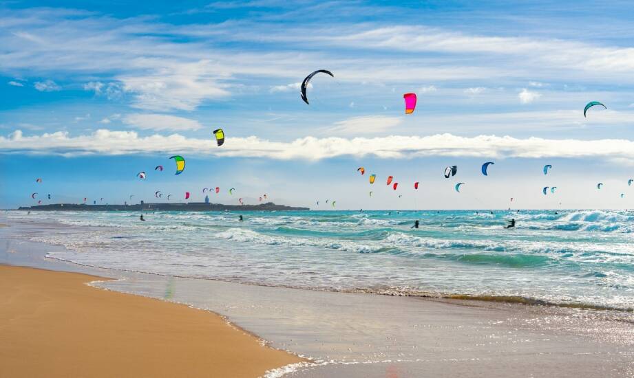 Wyjazdy kitesurfing — najlepsze kierunki i porady dla początkujących i zaawansowanych