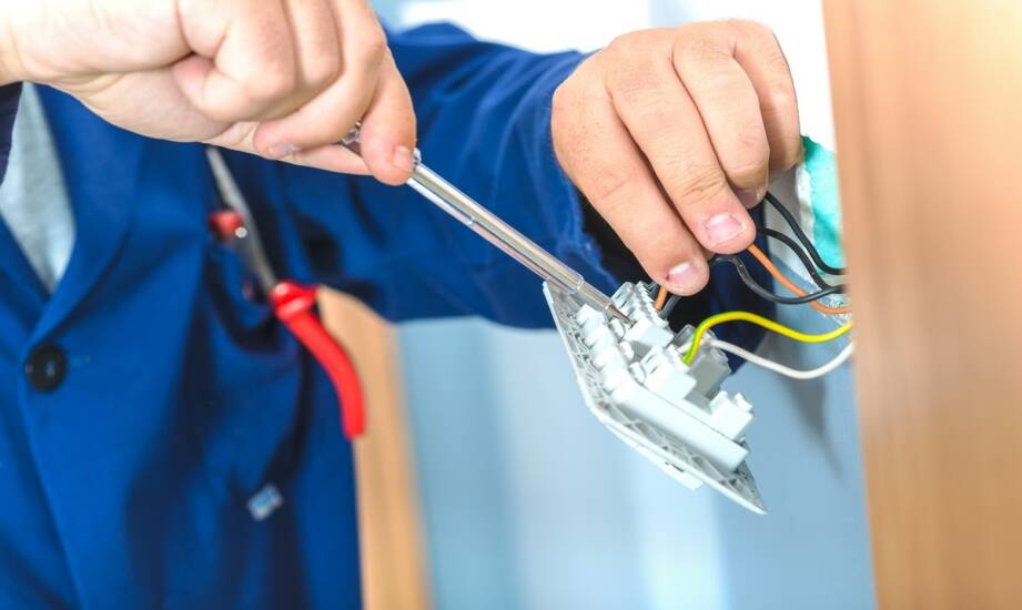 Usługi elektryczne — jak rozpoznać rzetelną ofertę i co warto wiedzieć