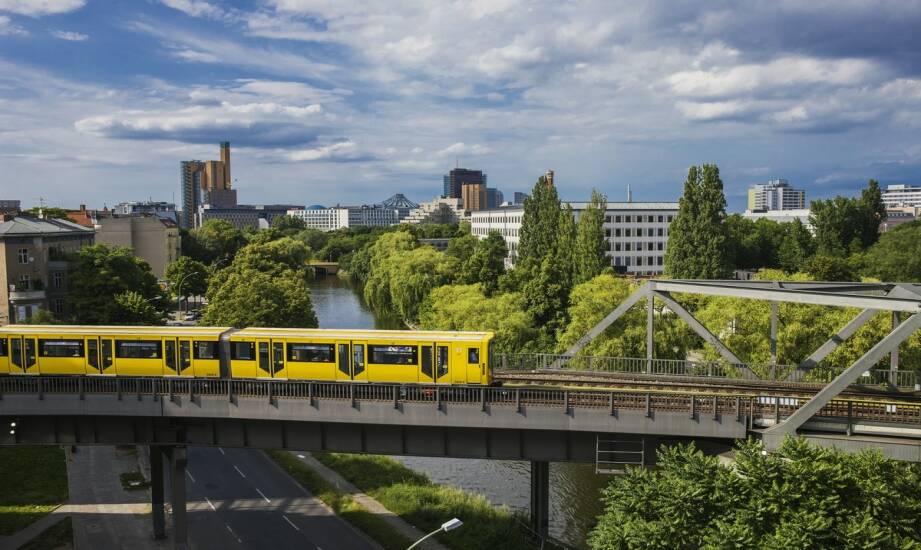 Przejazdy międzynarodowe: porównanie opcji transportu Szczecin–Berlin