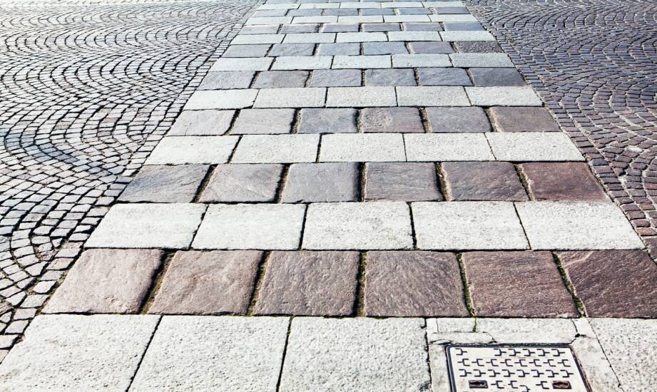 Chodniki: rodzaje, materiały i koszty przy układaniu nawierzchni miejskich