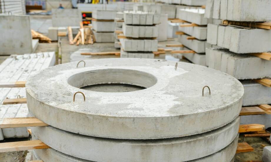 Produkcja betonu: co warto wiedzieć przed wyborem dostawcy
