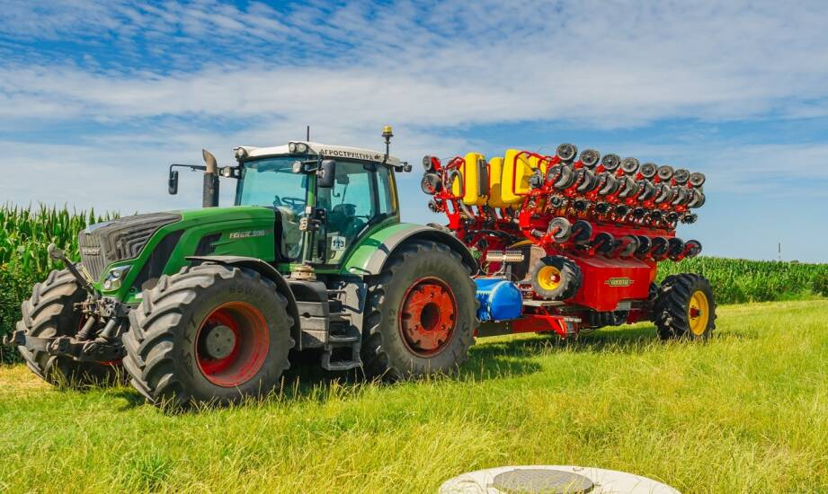 Maszyny rolnicze: przegląd typów, zastosowań i trendów w branży