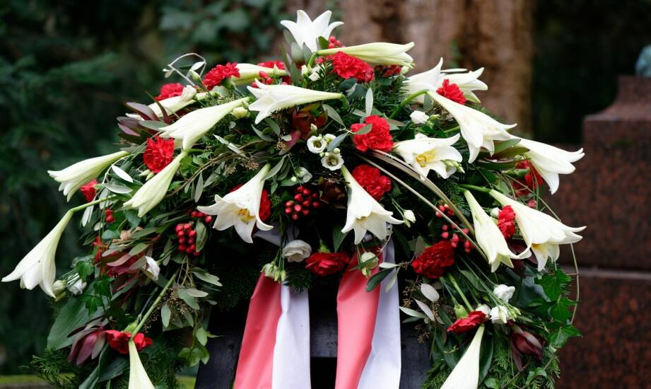 Wieńce pogrzebowe – rodzaje, znaczenie i wskazówki przy wyborze