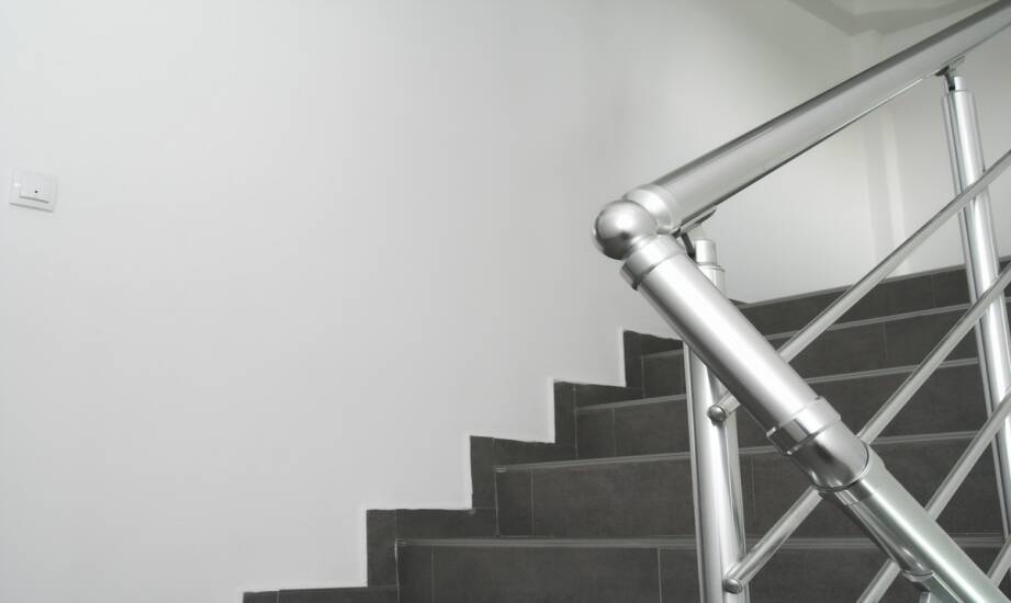 Balustrady nierdzewne — co warto wiedzieć przed wyborem materiału i montażem