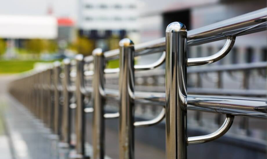 Balustrady nierdzewne: co warto wiedzieć przed wyborem materiału i montażu