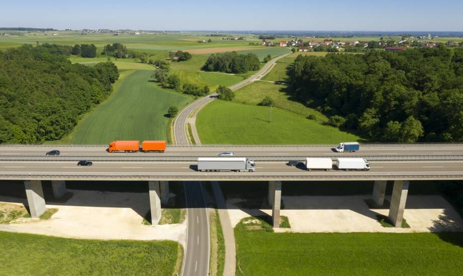 Transport osób i ładunków między Polską a Niemcami — opcje i porównanie