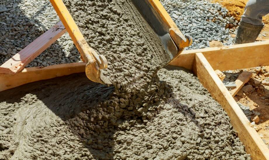 Zastosowania betonu prefabrykowanego: co warto wiedzieć przed wyborem materiału