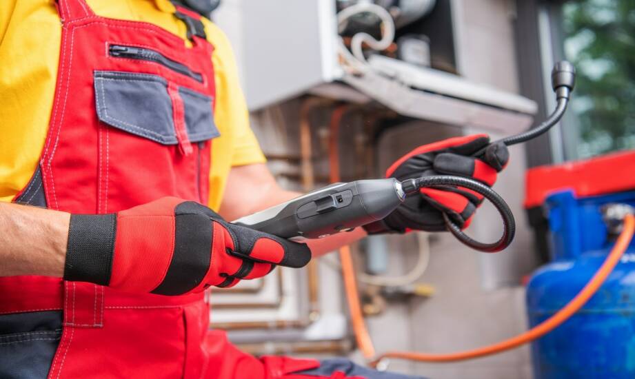 Awaryjne naprawy hydrauliczne 24/7 — co warto wiedzieć przed wezwaniem