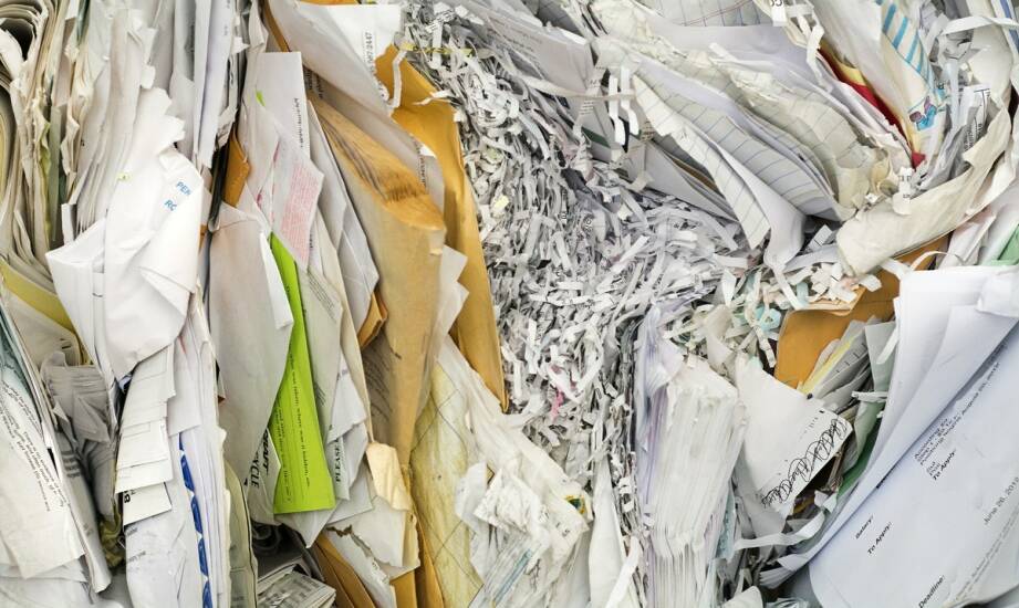 Skup makulatury – co warto wiedzieć przed sprzedażą i recyklingiem