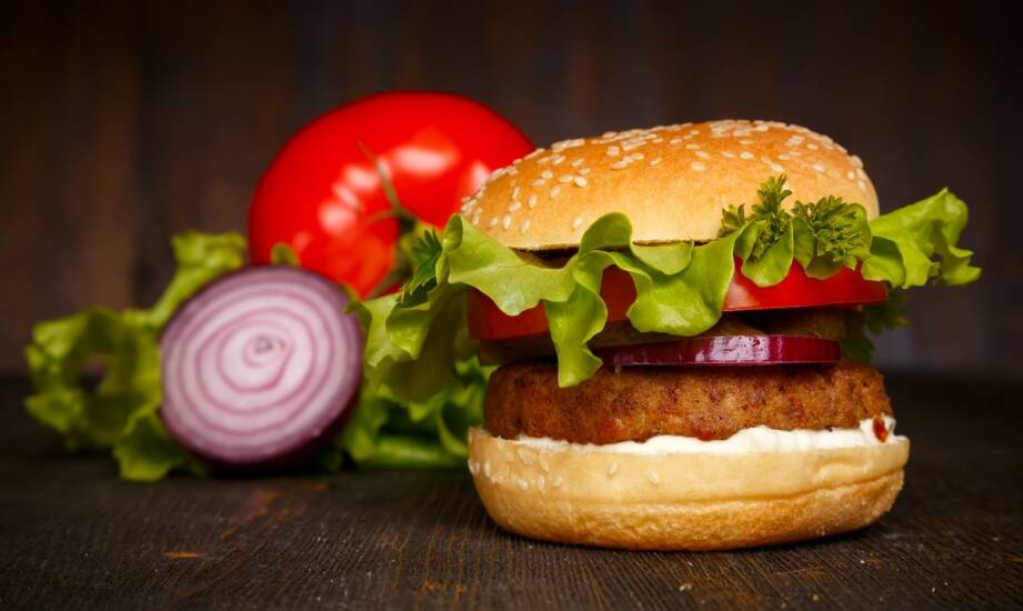 Burger rybny: co wyróżnia producentów i jak wybierać produkty