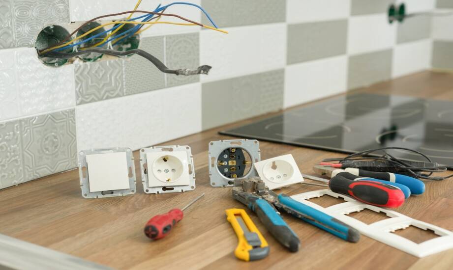Instalacje elektryczne — co warto wiedzieć przed remontem mieszkania