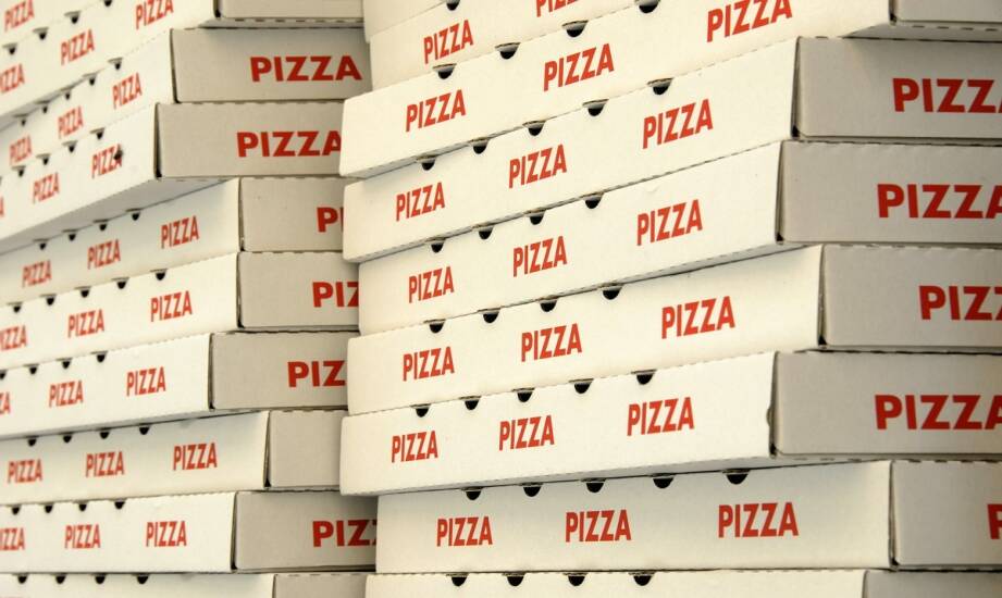 Produkcja opakowań do pizzy: co warto wiedzieć przed wyborem kartonu