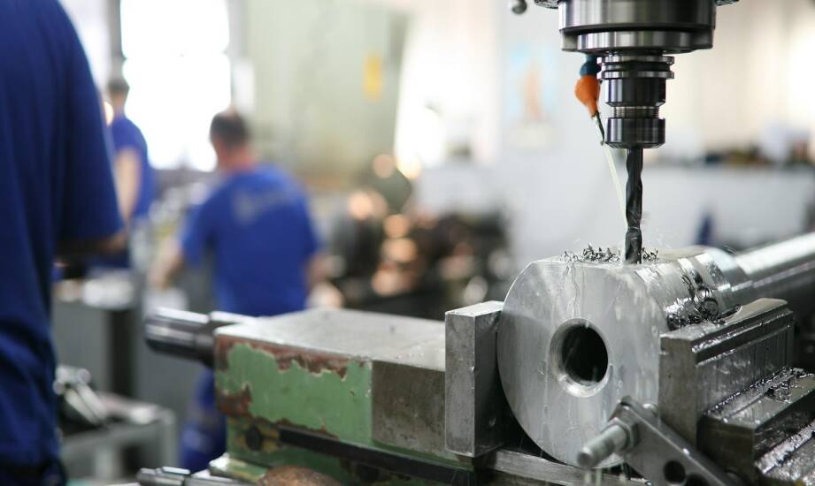 Toczenie CNC: kluczowe zastosowania, procesy i korzyści dla produkcji
