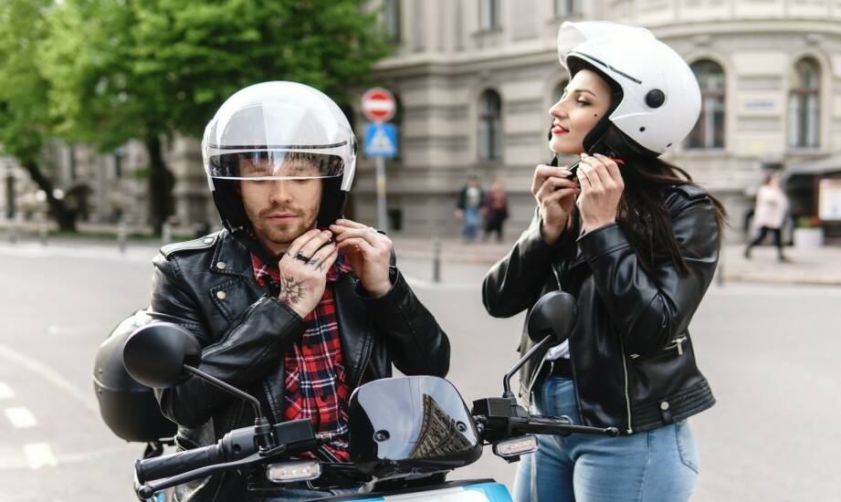 Kaski motocyklowe: jak wybrać bezpieczny i wygodny model