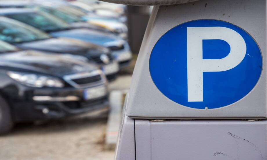Usługi parkingowe — co warto wiedzieć przed wyborem miejsca postoju
