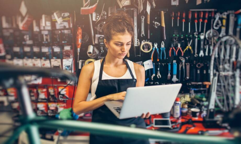 Usługi naprawy laptopów — co warto wiedzieć przed wyborem serwisu