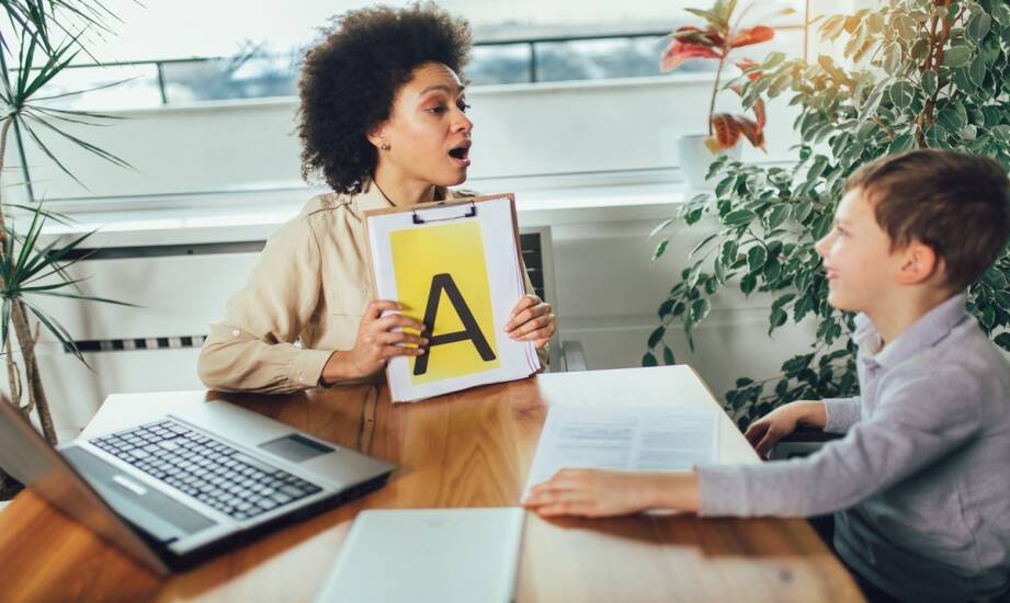 Studia reklamy — co warto wiedzieć przed wyborem kierunku