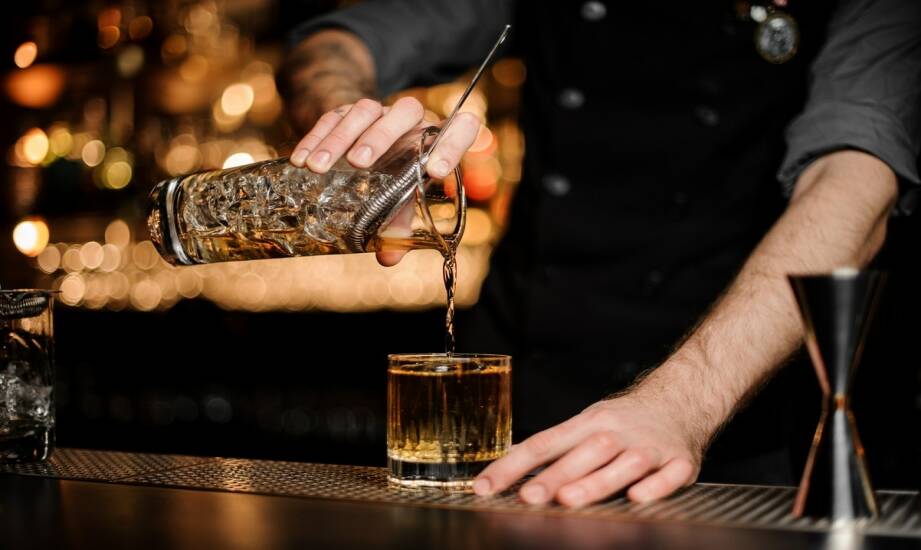 Bourbon Jim Beam: historia, smak i sposoby podania dla początkujących