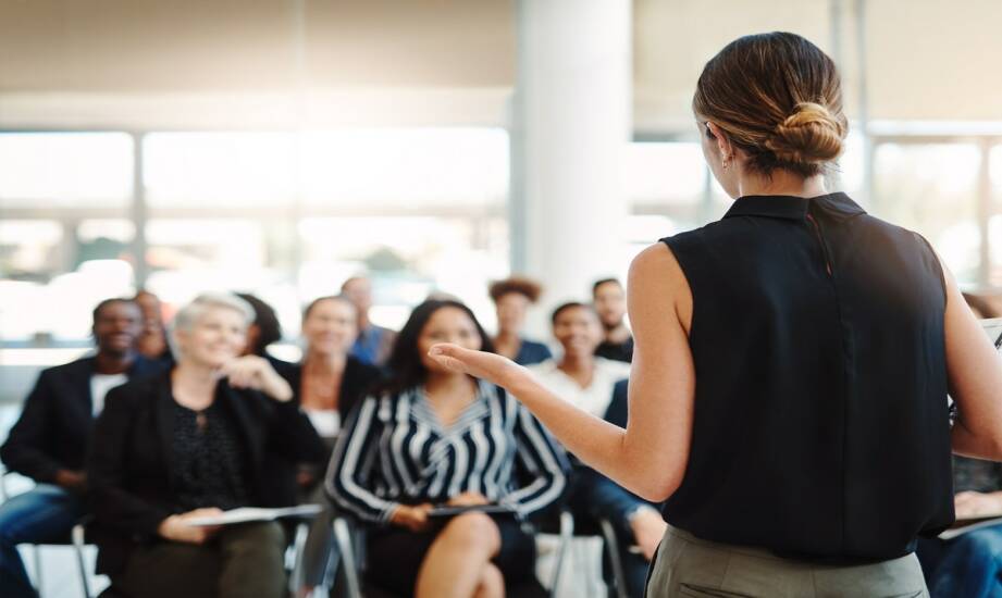 Hostessy – jak zwiększają zainteresowanie i zaangażowanie na eventach