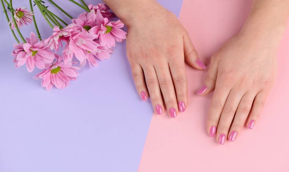 Manicure: najważniejsze trendy, techniki i inspiracje krok po kroku
