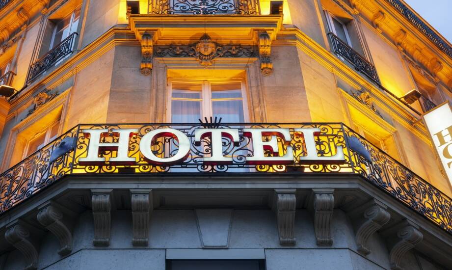 Nocleg i atrakcje: jak wybrać idealny hotel przy zwiedzaniu miasta