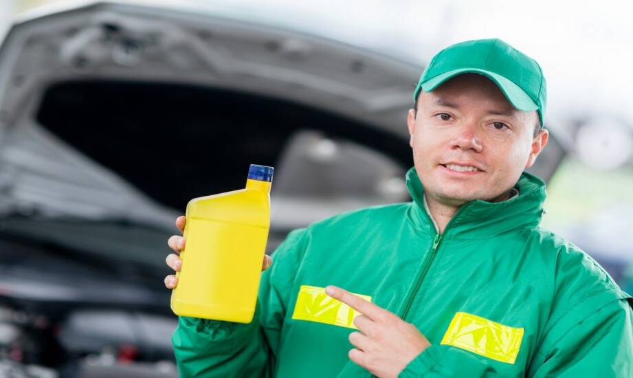 Chemia samochodowa: co oferują hurtownie i jak wybierać produkty
