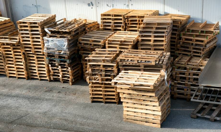Skup palet: co warto wiedzieć przed sprzedażą i recyclingiem
