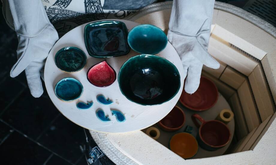 Farby ceramiczne: zastosowania, zalety i wybór najlepszych rozwiązań
