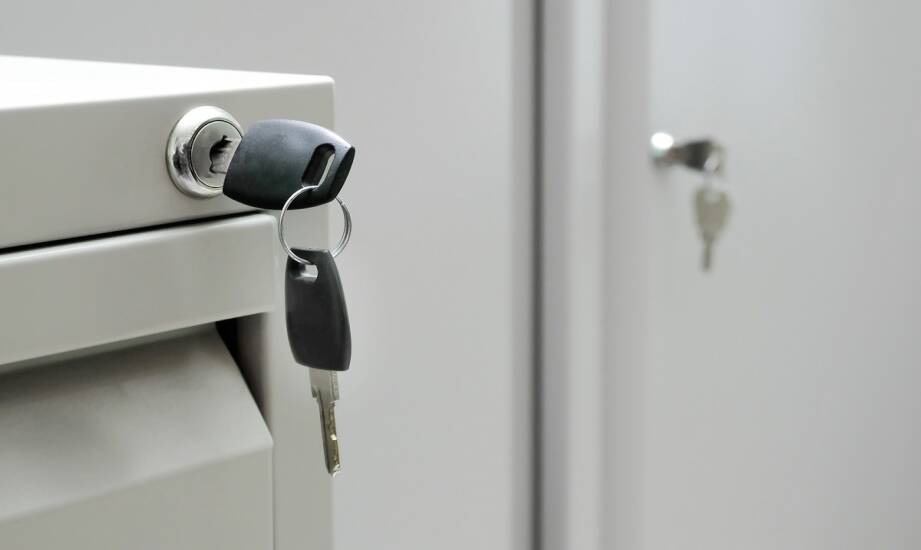 Sejfy domowe na klucz — jak wybrać bezpieczne i praktyczne rozwiązanie