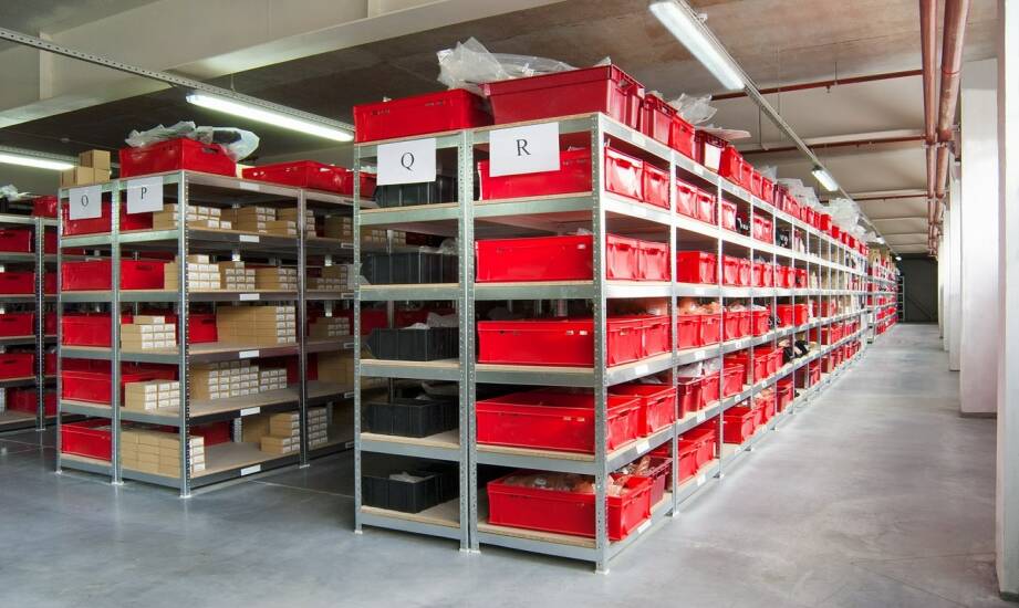Magazynowanie towarów: podstawy efektywnej organizacji i przechowywania