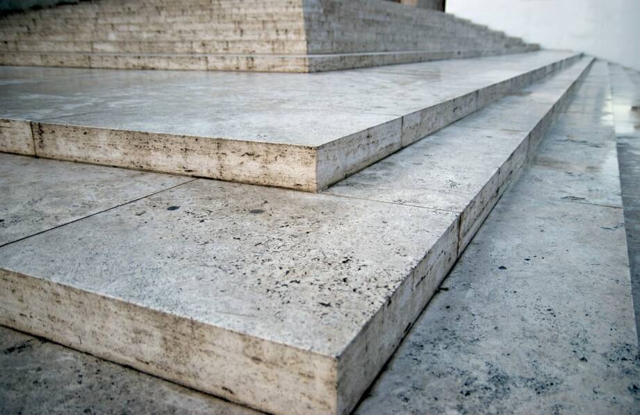 Jak wybierać płyty betonowe i zalety betonu architektonicznego