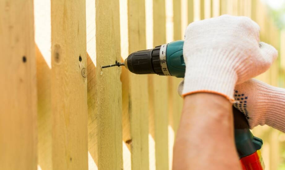 Montaż ogrodzeń: jak wybrać rodzaj i zaplanować instalację krok po kroku