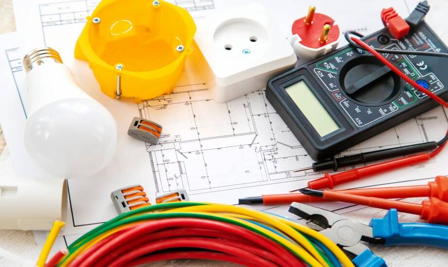 Instalacje elektryczne: podstawy, bezpieczeństwo i najważniejsze rozwiązania