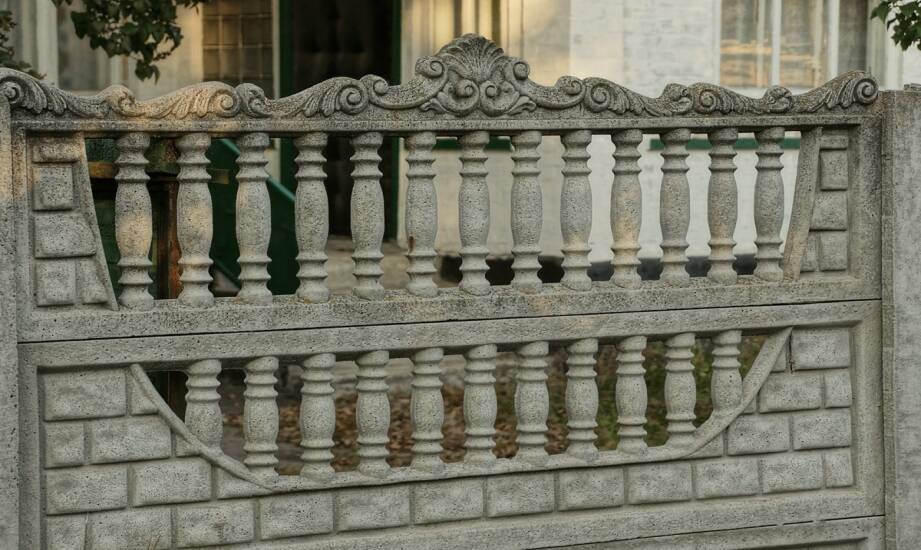 Parapety zewnętrzne — rodzaje, materiały i porównanie przed zakupem