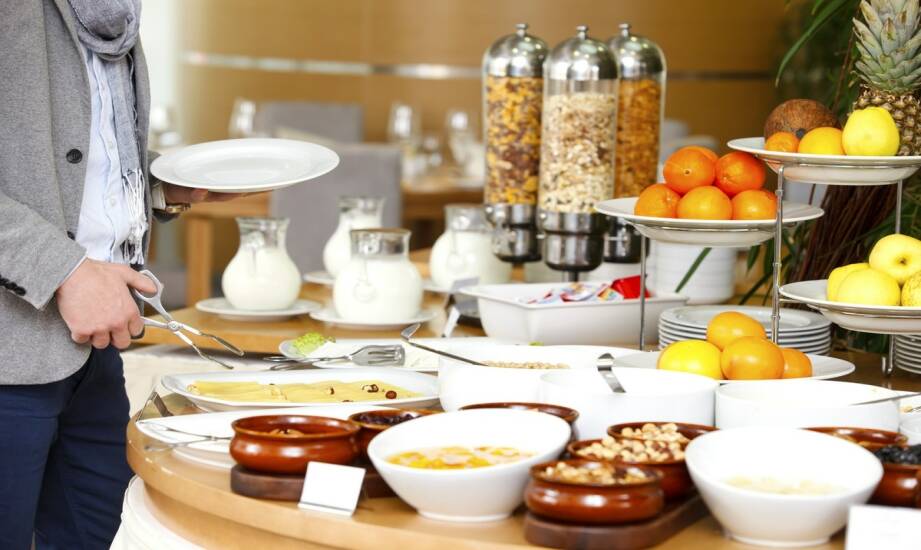 Catering śniadaniowy — pomysły i korzyści dla firm i wydarzeń