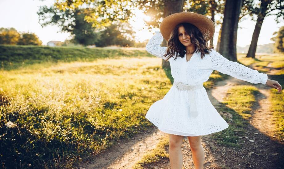 Sukienki La Toya — stylizacje i trendy sezonu, które warto znać