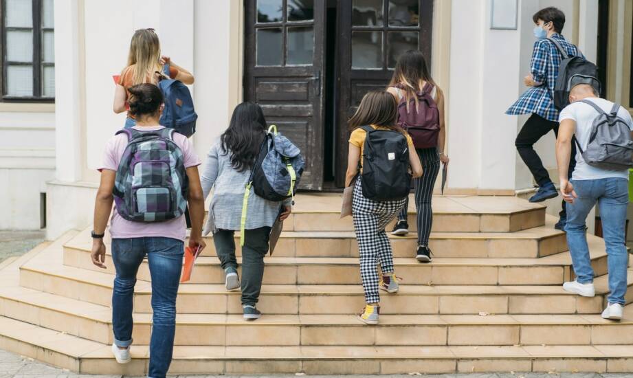Szkoły niepubliczne — jak wybrać najlepszą ofertę edukacyjną dla rodziny